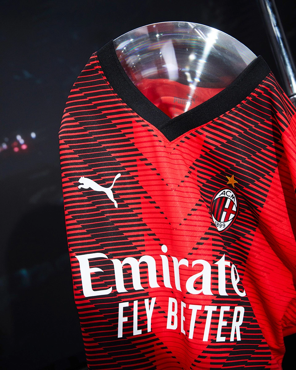 国足为于汉超送退役球衣