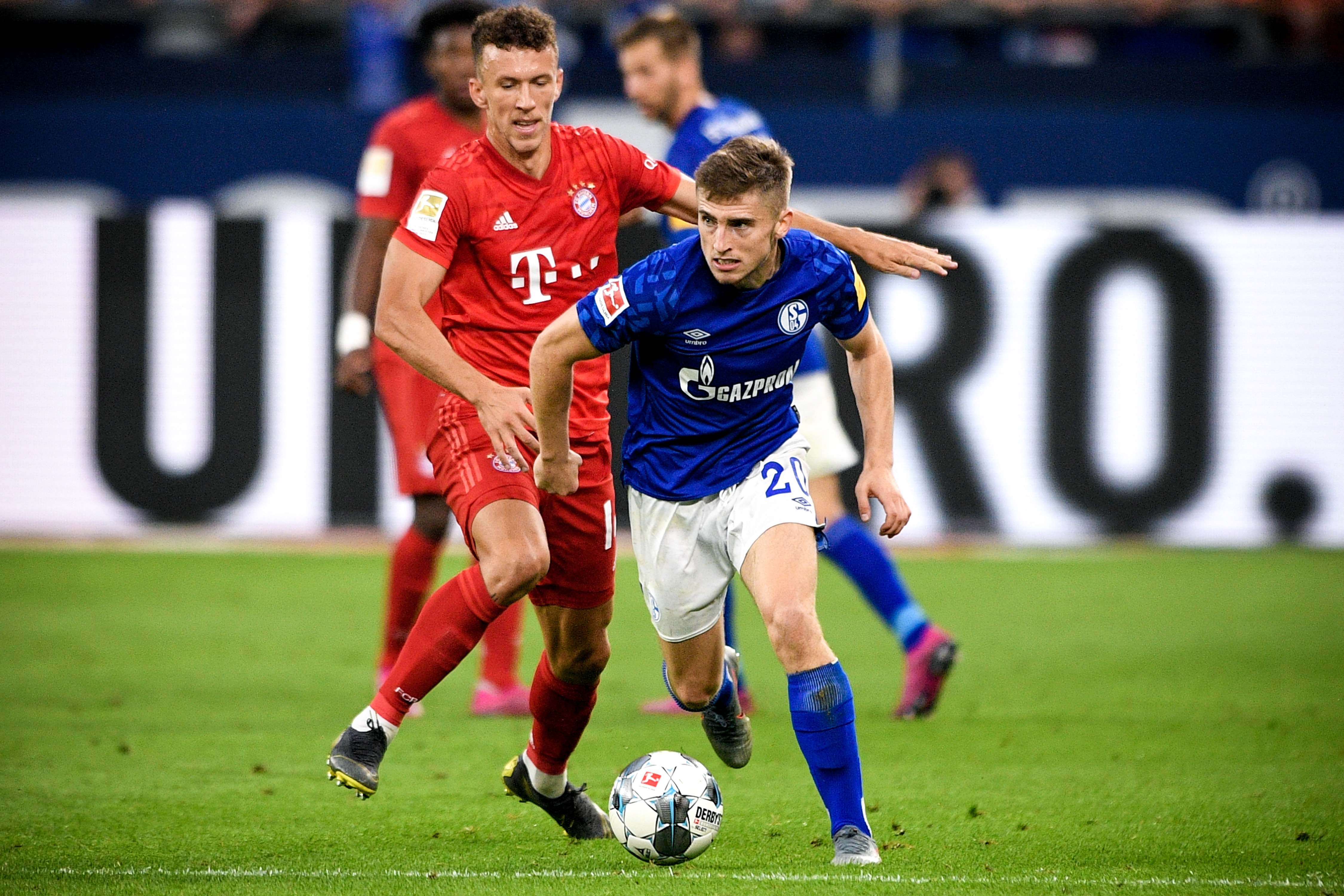 UZI夸赞最强女AD，小Z大魔王不比男玩家差